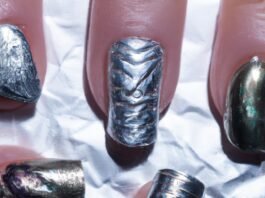 Foil Nail Art: Shiny and Metallic Nail Designs